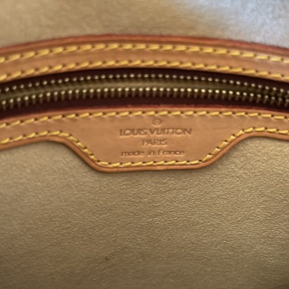 Louis Vuitton Looping MM Monogram Shoulder Bag - Picture 13 of 16